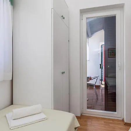 דירה Rona Zdravko